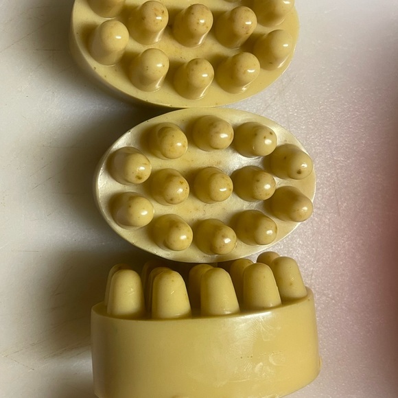 Skincare come with a bar of soap - Picture 3 of 8